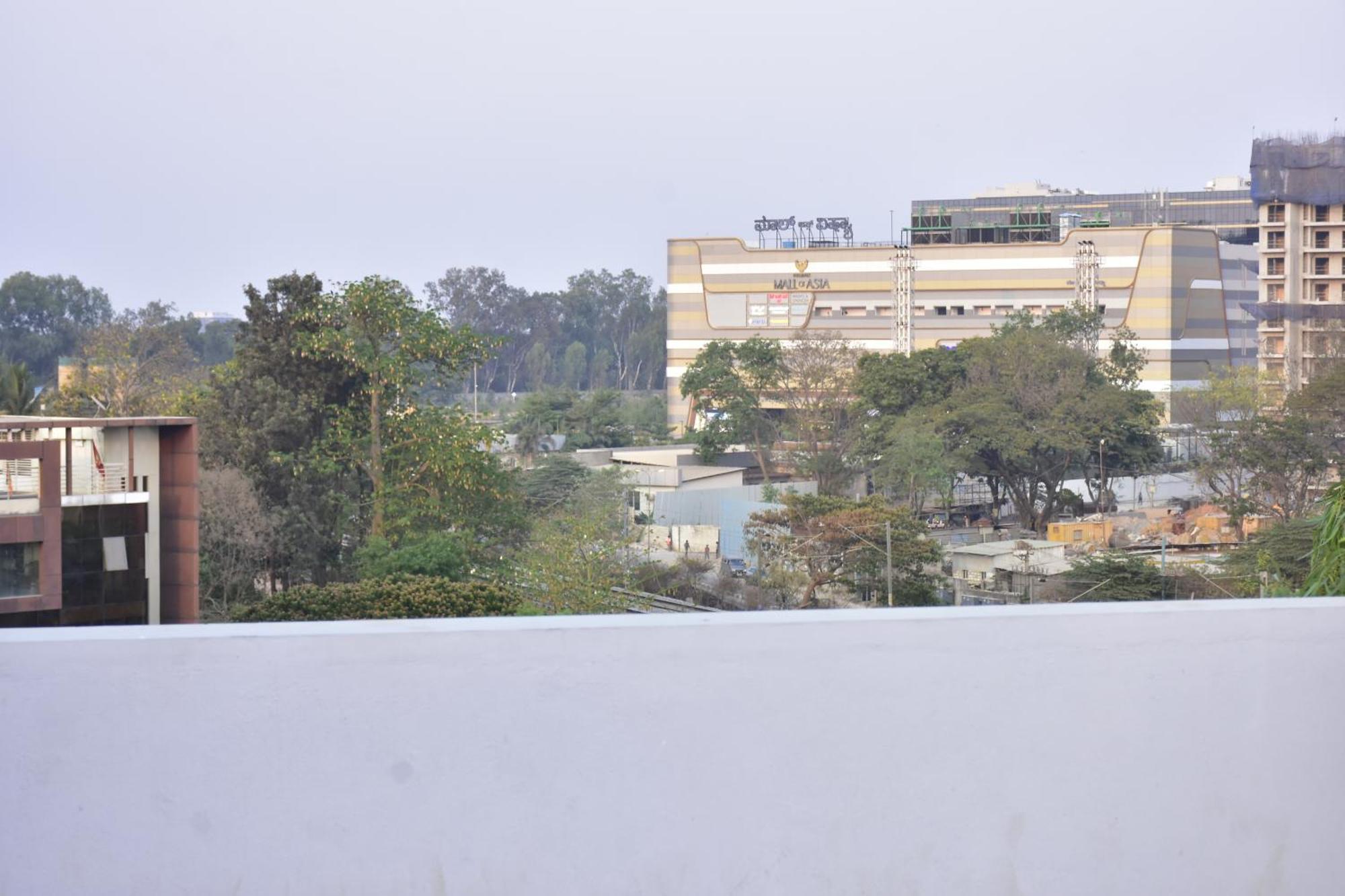 Hotel Sunroof Suites Bangalore Exterior foto